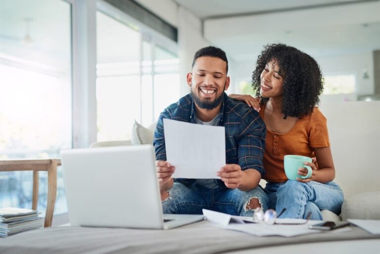 Happy Couple cut cooling costs